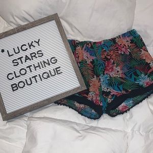 Juniors Vanilla Star Floral Shorts